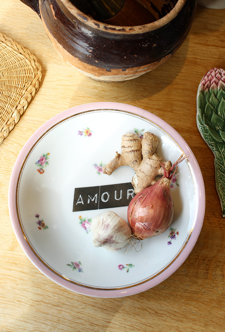 Assiette sur pied Amour
