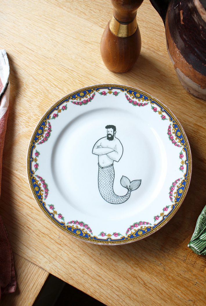 Assiette sur pied Triton