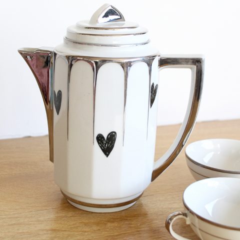 Théière argentée Cœurs