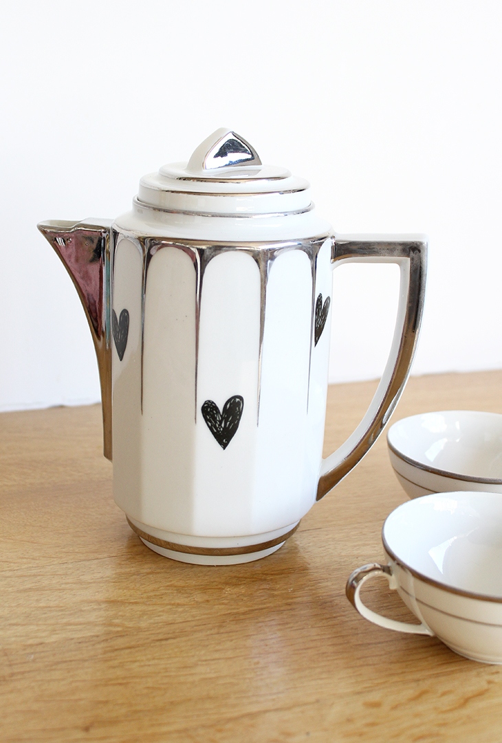 Théière argentée Cœurs