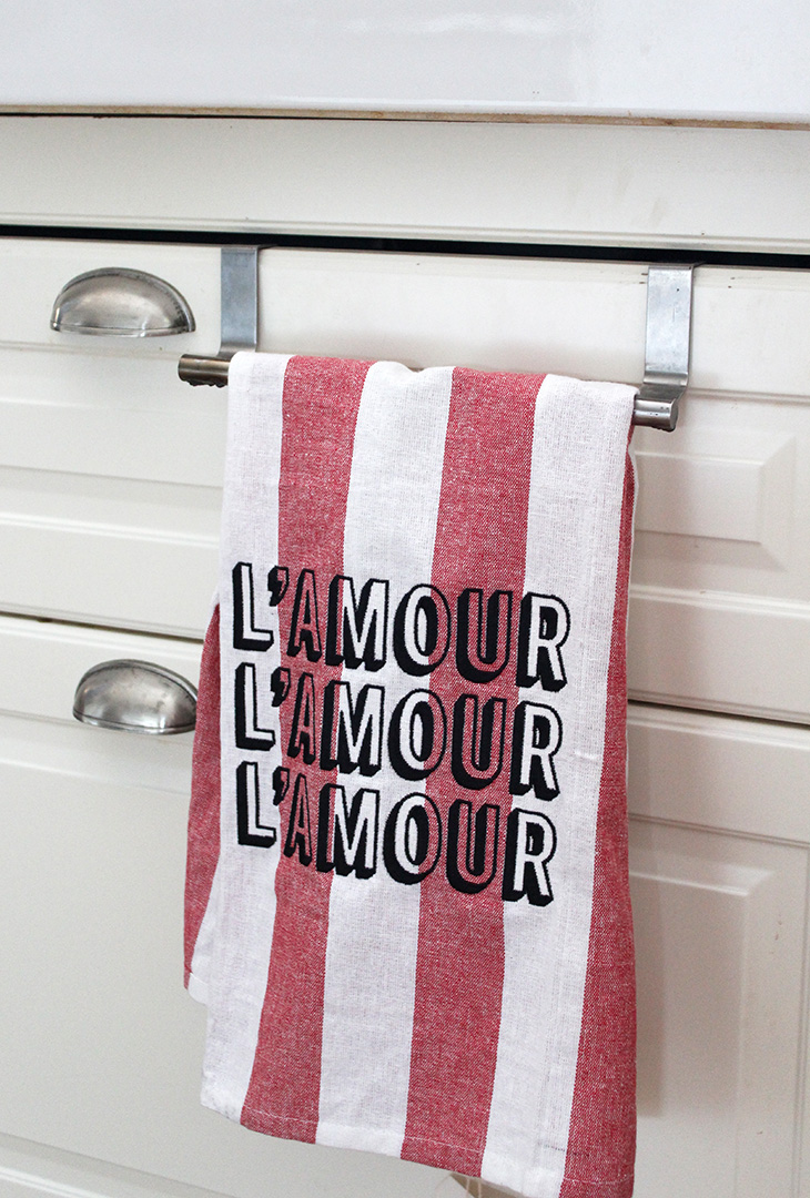 Torchon brodé L'amour rayé – Image 2