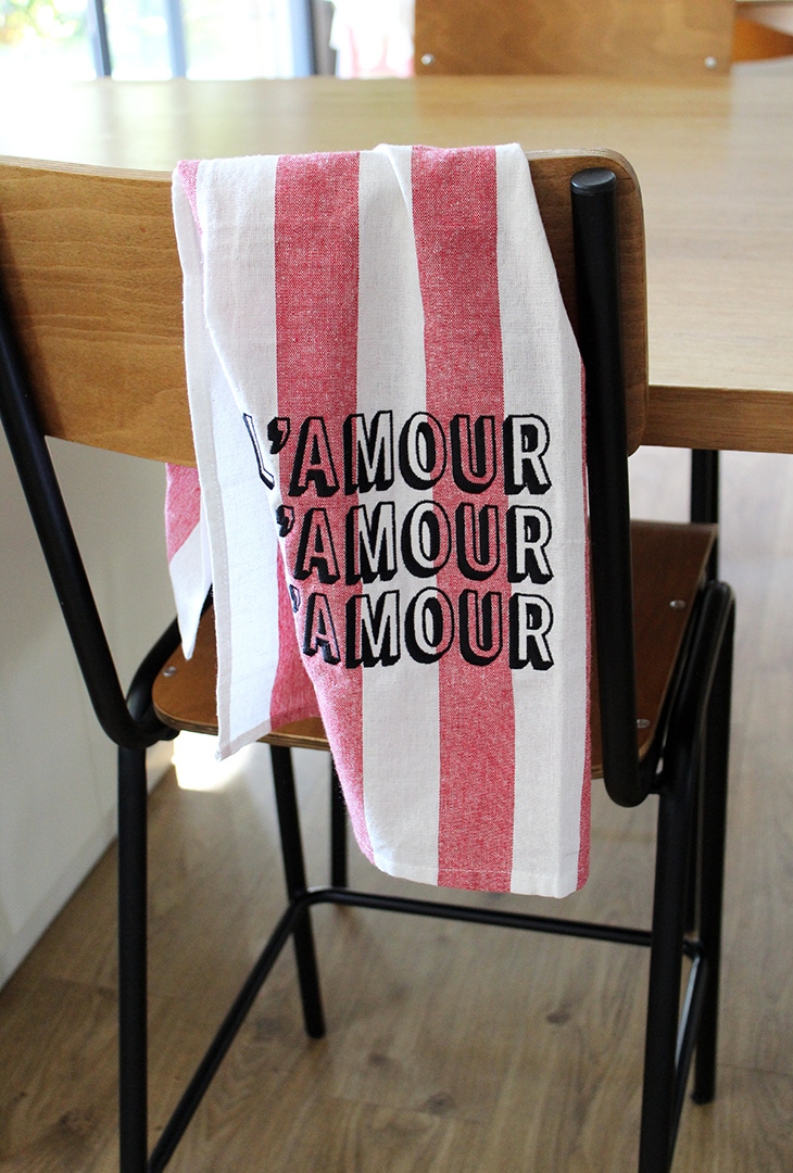 Torchon brodé L'amour rayé – Image 4