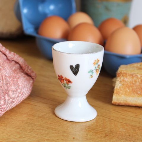 Coquetier fleuri Cœurs