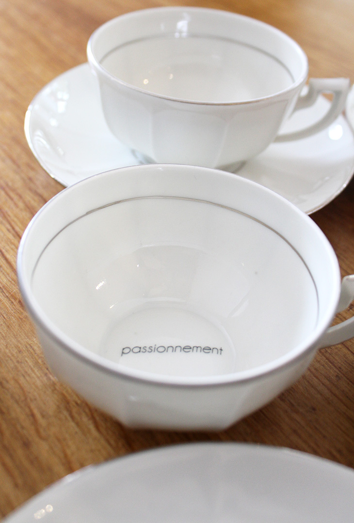 Service tasses à messages argenté – Image 5