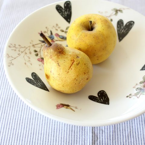 Assiette sur pied Cœurs