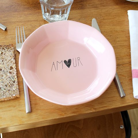 Assiette rose Amour