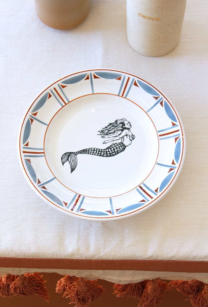 Assiette sur pied Sirène
