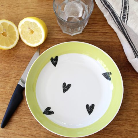 Assiette jaune Cœurs