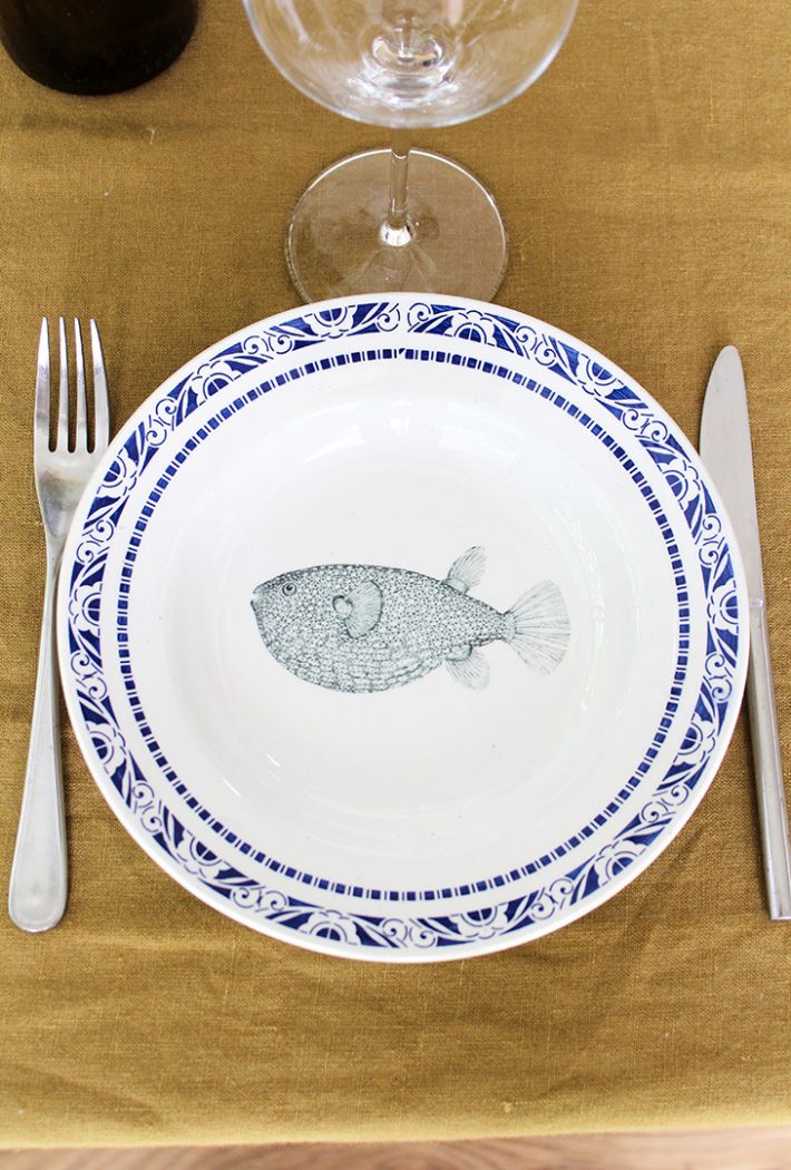 Assiette bleue creuse Poisson
